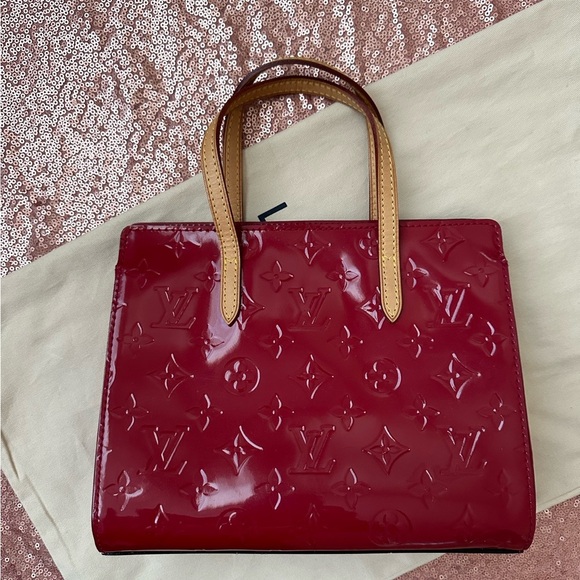 Louis Vuitton Authentic Catalina Tote
BB Red Leather - Picture 1 of 11